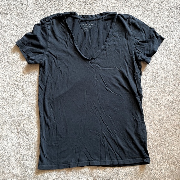 Everlane Tops - Everlane black v neck t shirt XS
